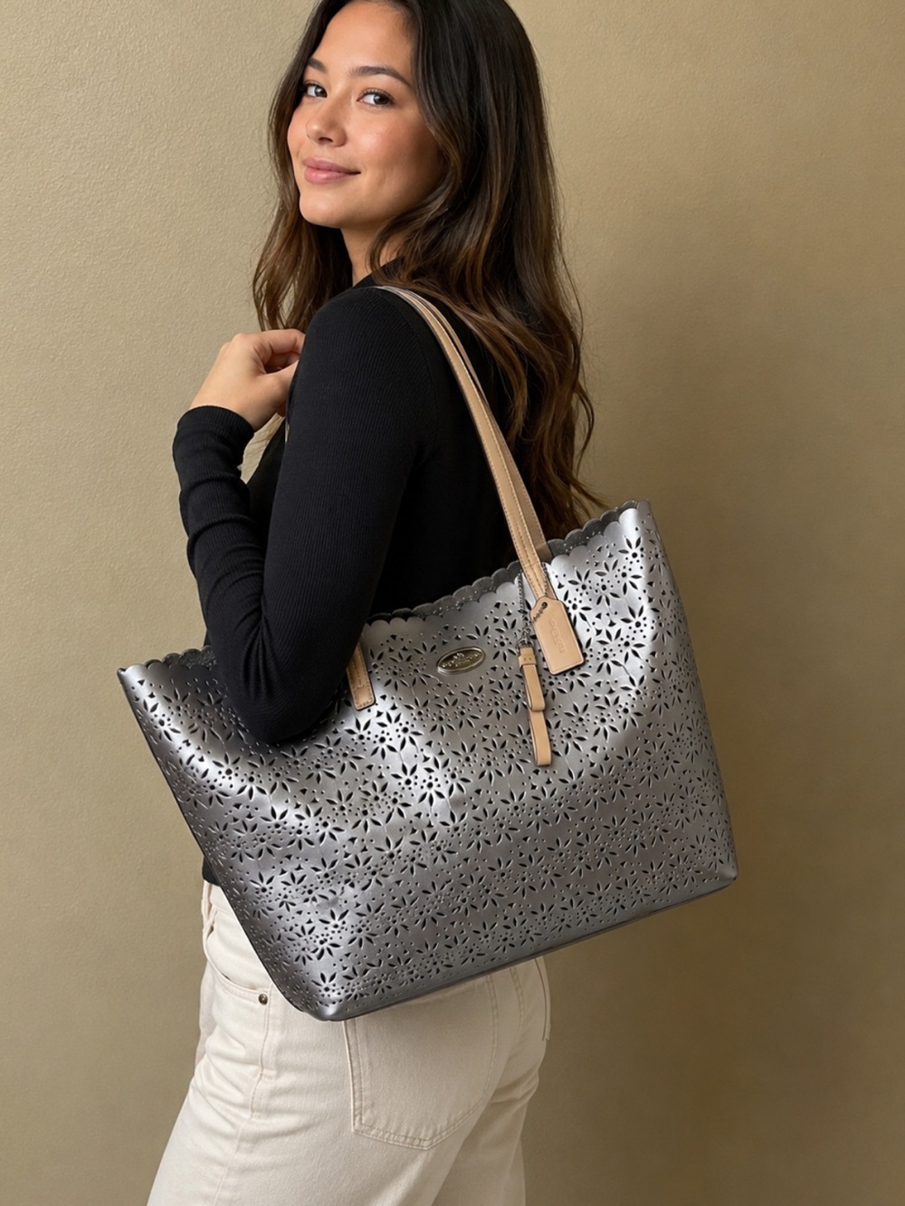 Coach Metallic Silver Laser-Cut Tote W Wristlet - Picture 3 of 17